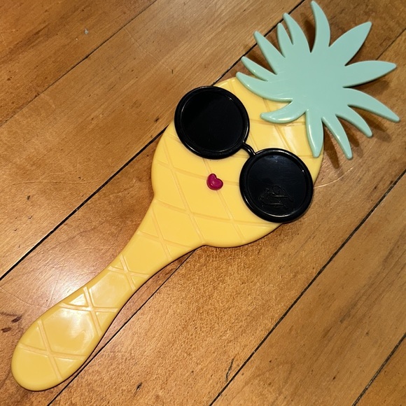 Too Faced Limited Edition Lookin' Fine-Apple Pineapple Handheld Mirror - Picture 3 of 4